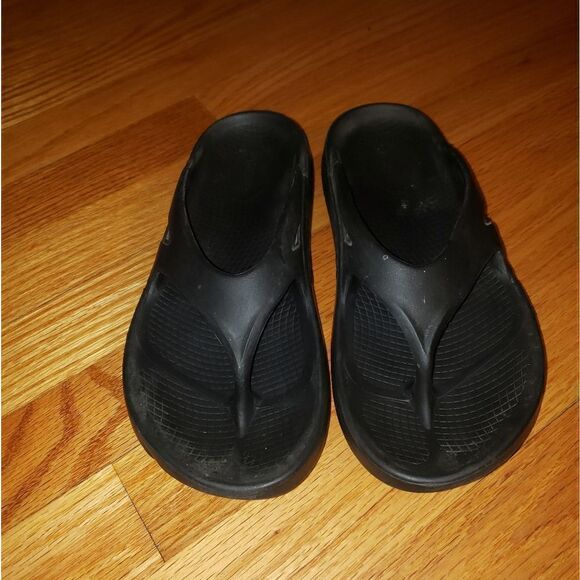 Oofos Black Rubber Sandals - Picture 2 of 6